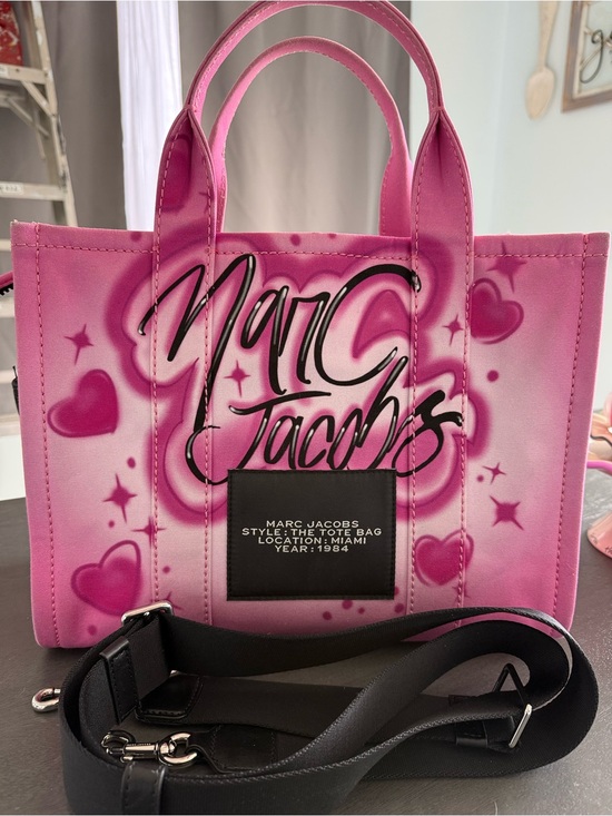 Marc Jacobs Handbags - Marc Jacobs Pink Graffiti Heart Tote